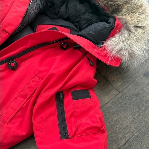 Canada Goose chilliwack bomber,hooded with fur - Picture 3 of 3